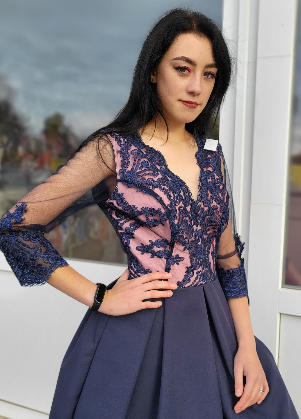 Темно-синее нарядное платье темно-синее с кружевом No Brand