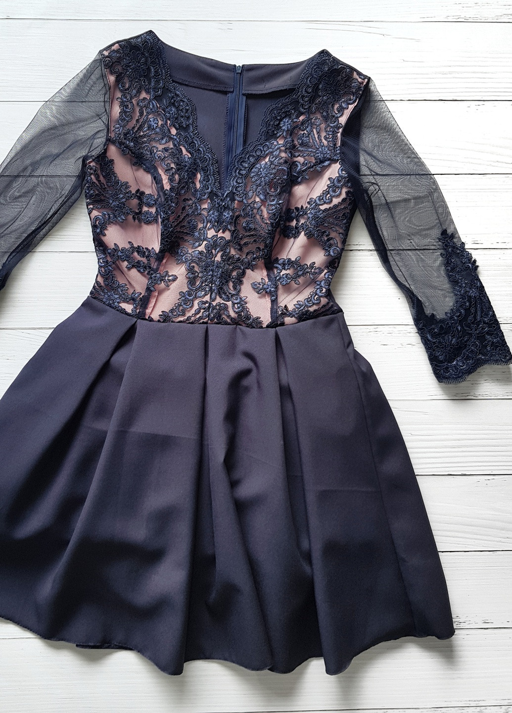 Темно-синее нарядное платье темно-синее с кружевом No Brand