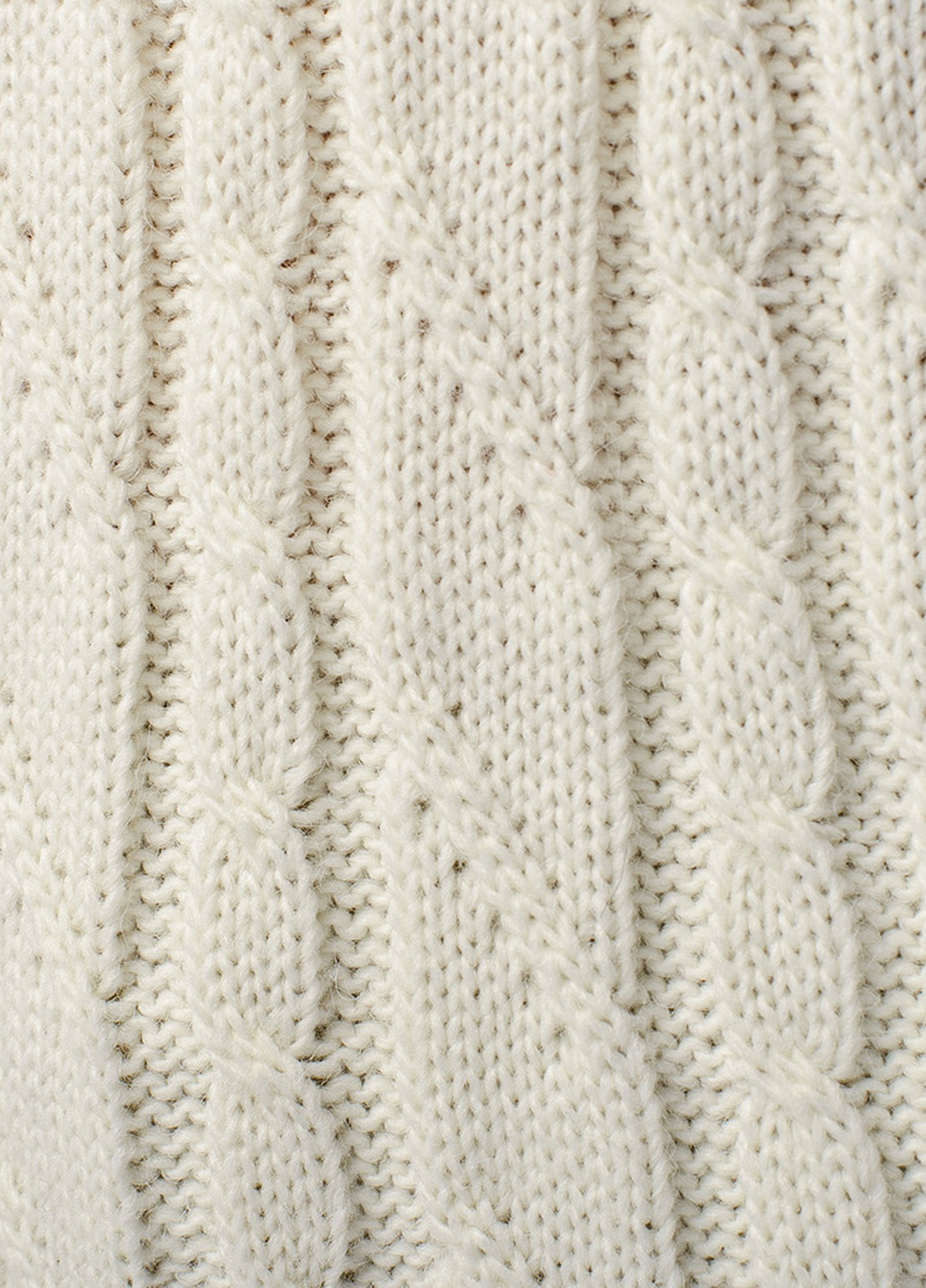 Молочный женский мягкий свитер с воротником стойкой. SVTR