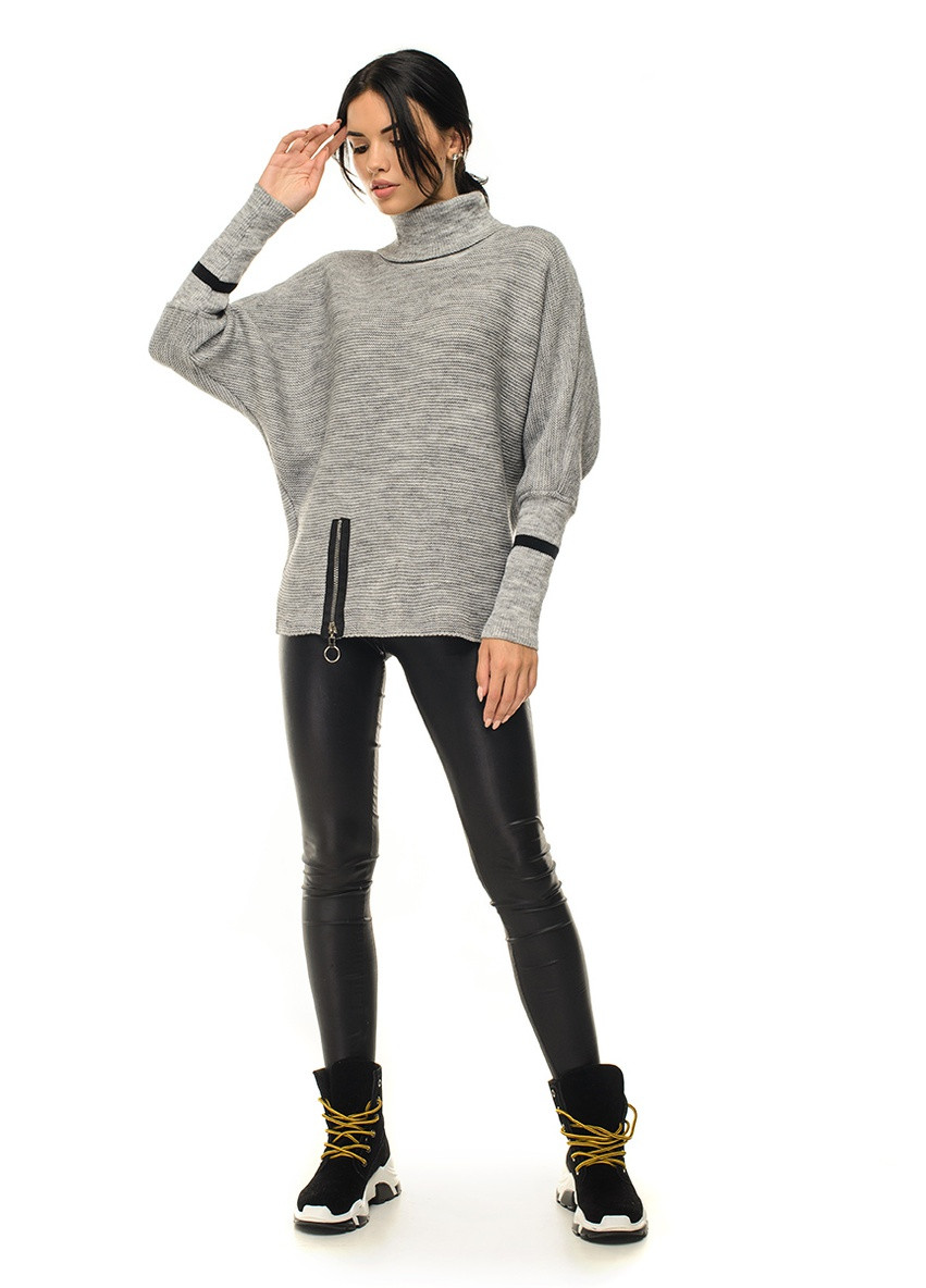 Сірий светр з рукавами "кажан" SVTR