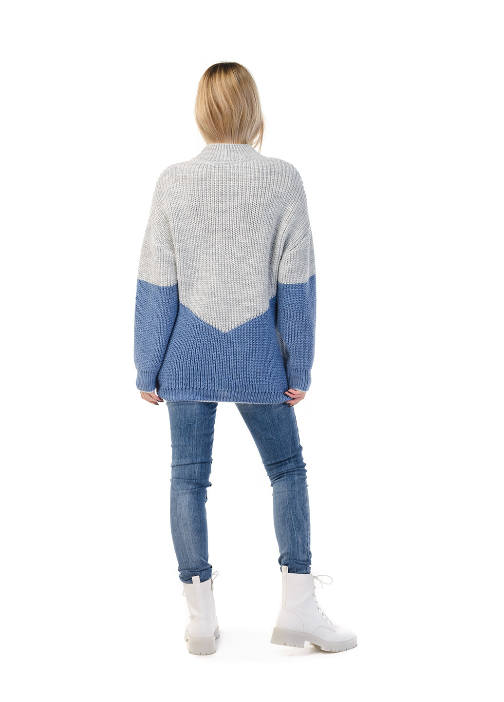 Блакитний жіночий светр з стійкою коміром SVTR