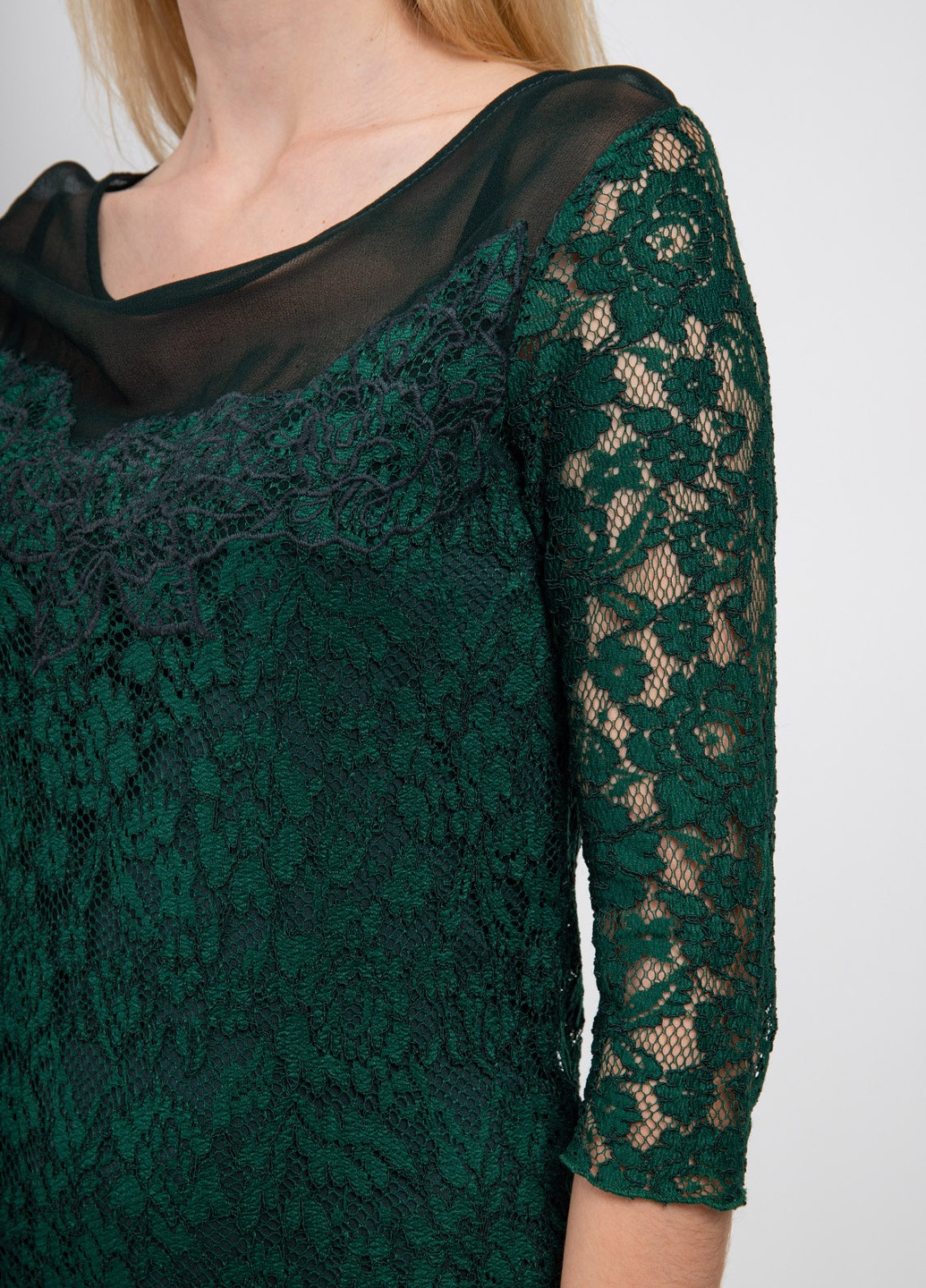 Зеленое кэжуал бордовое гипюровое платье-мини Daniela Fargion однотонное