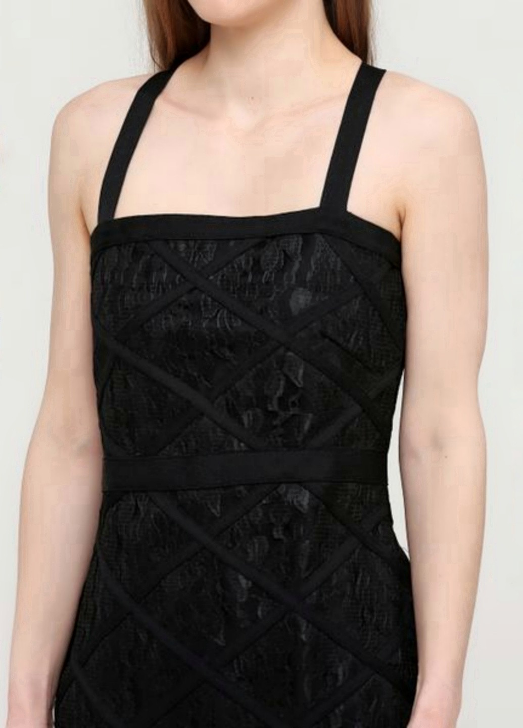 Черное платье-футляр черное с вышивкой без бретелей Lipsy