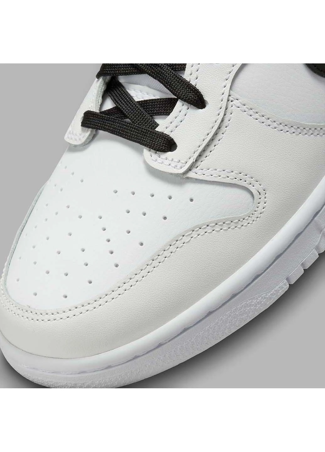 Белые демисезонные кроссовки Nike