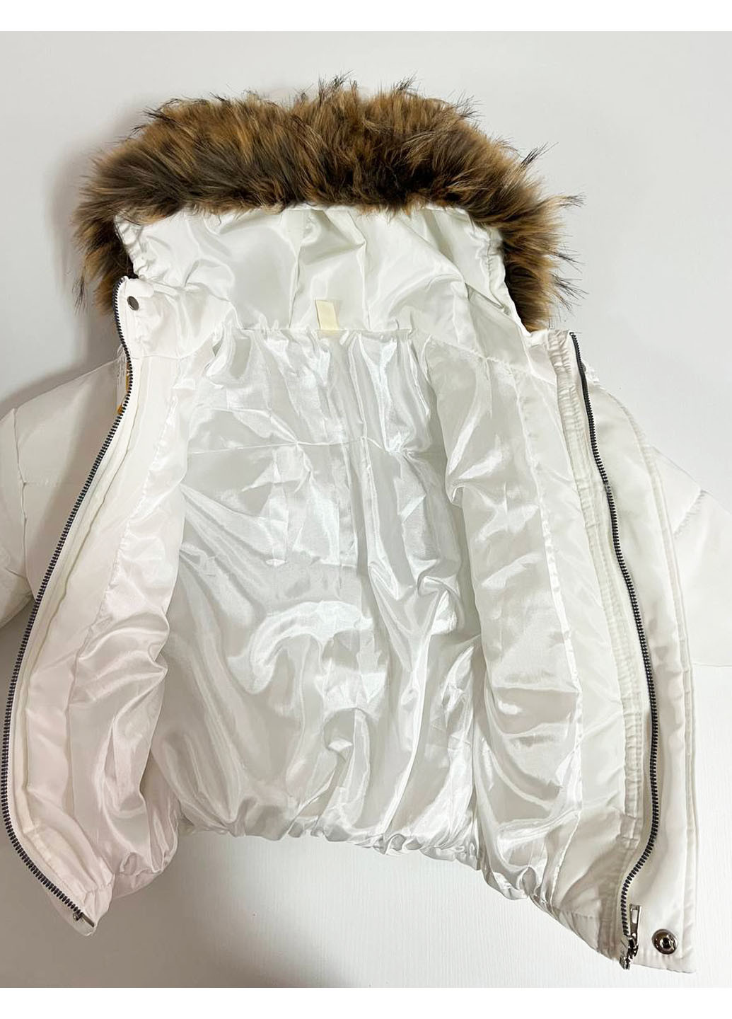 Белая зимняя куртка No Brand