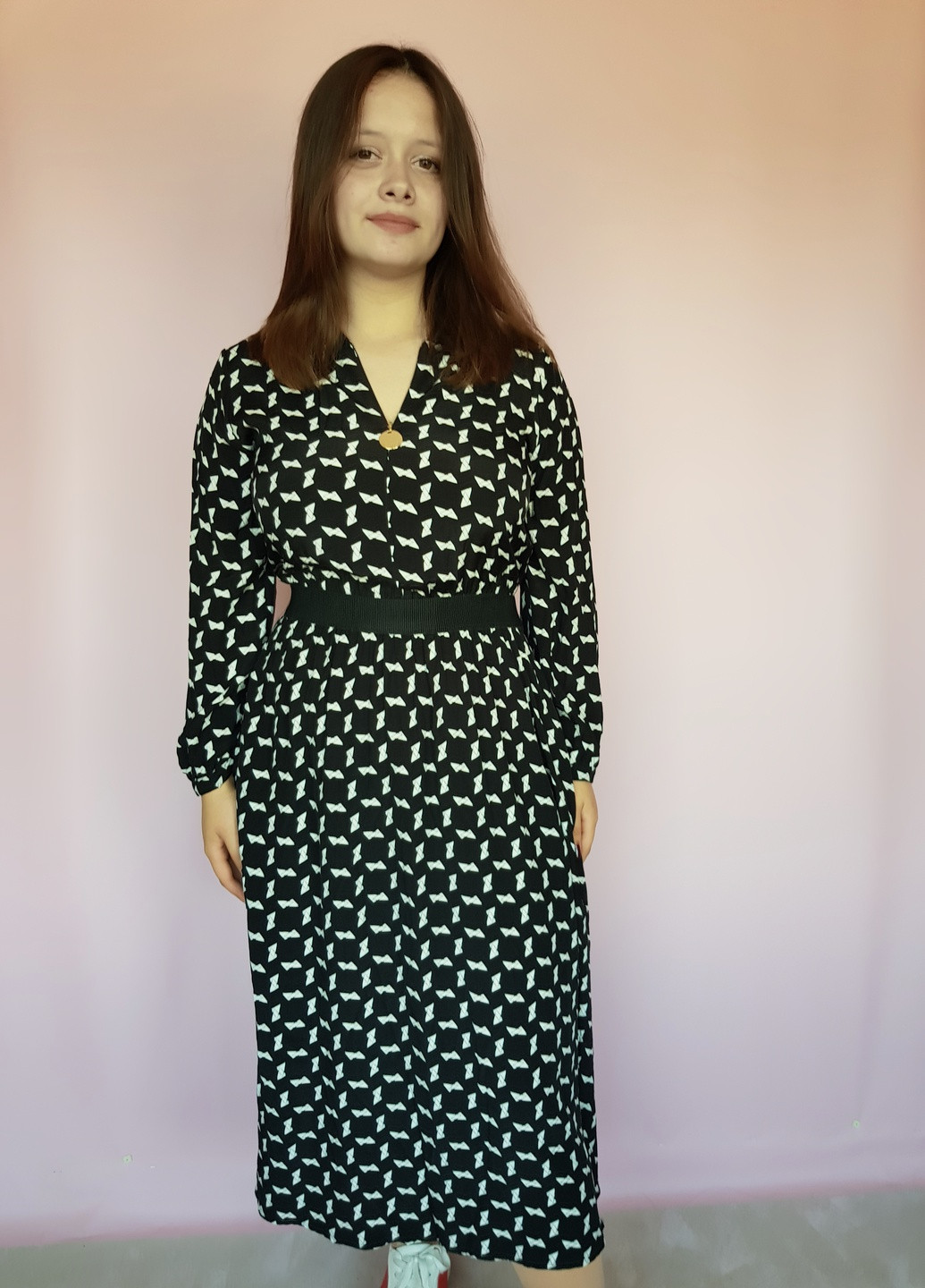 Черно-белое платье миди в геометричный принт Piena