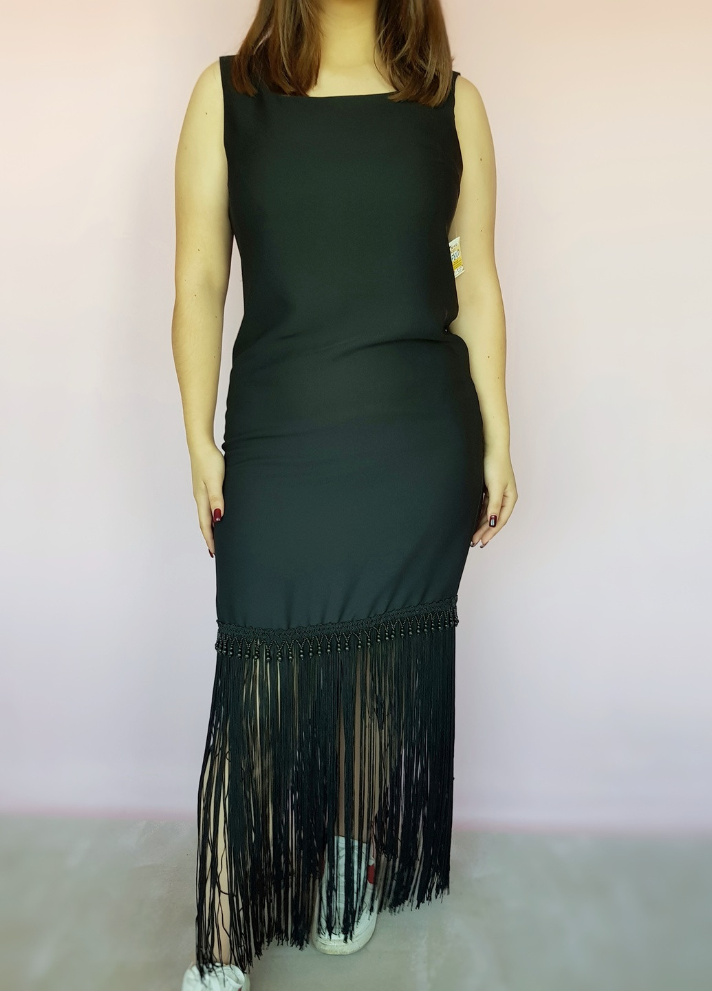 Черное платье черное с бахромой внизу No Brand