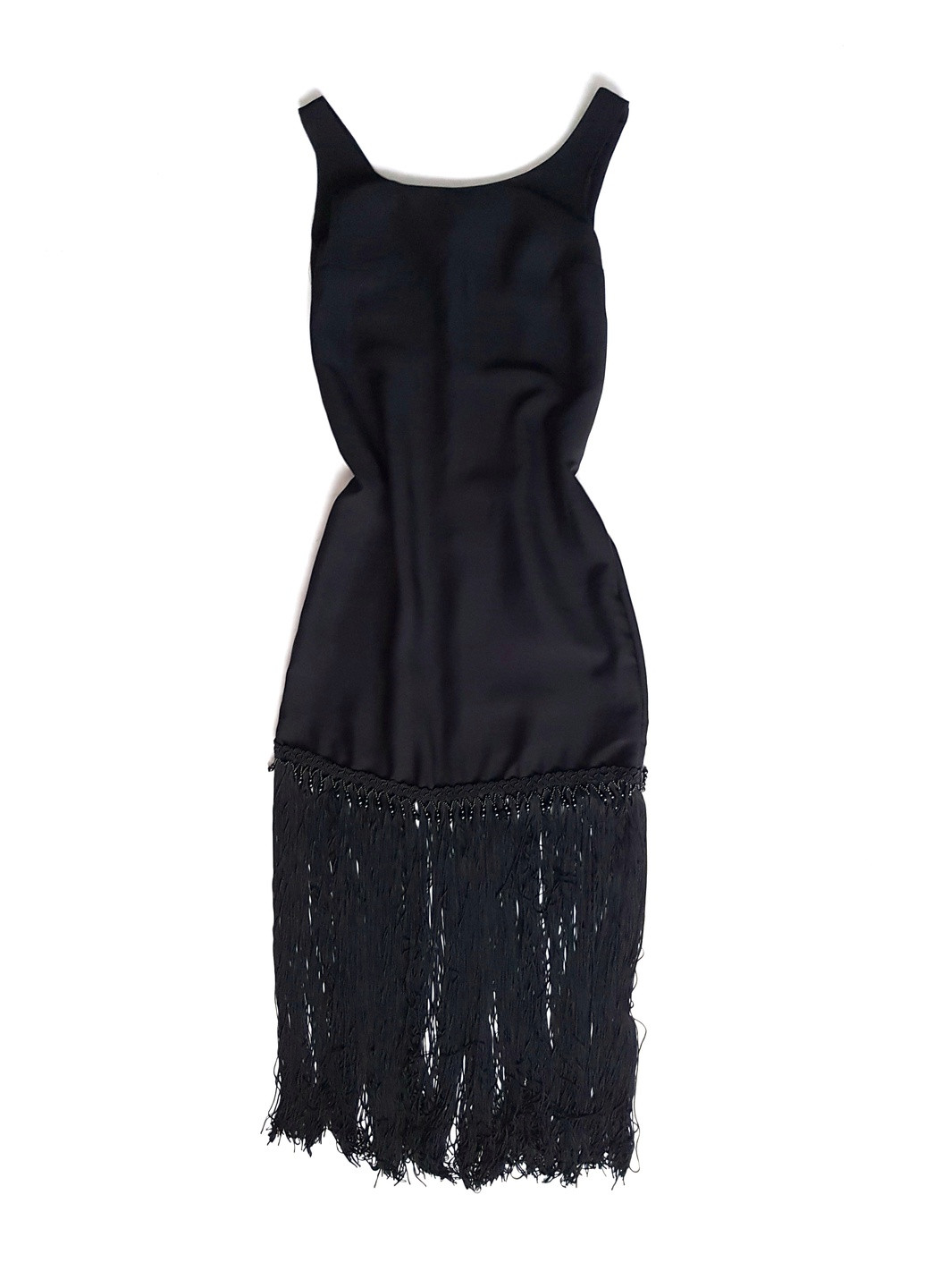 Черное платье черное с бахромой внизу No Brand