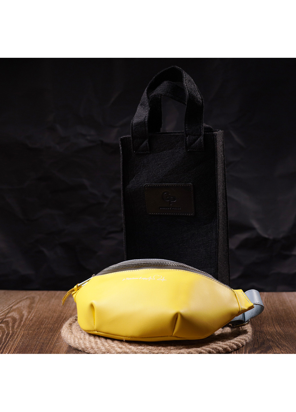 Шкіряна сумка-бананка 30х13х7 см Grande Pelle (257062864)