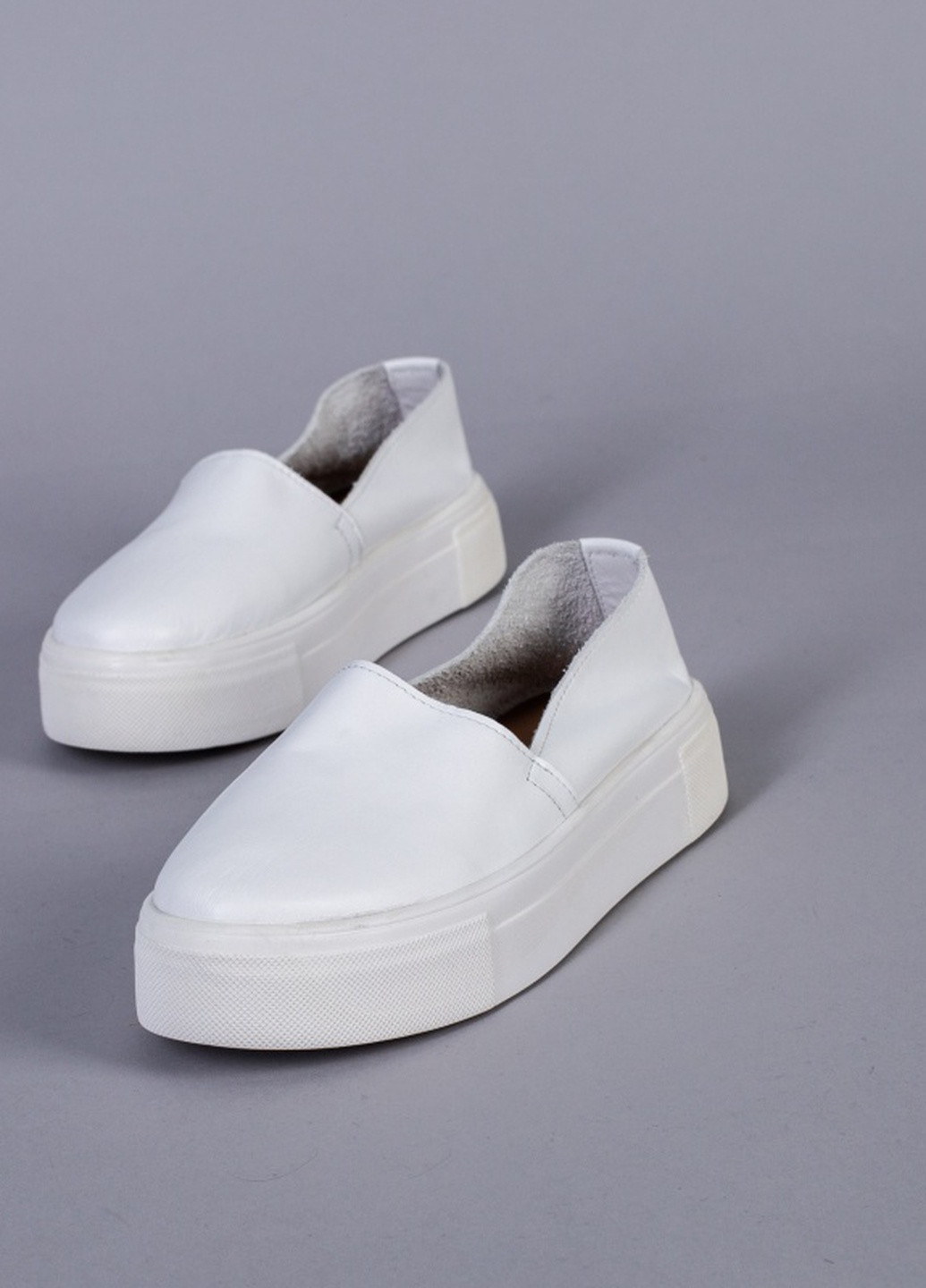 Белые слипоны shoesband Brand однотонные