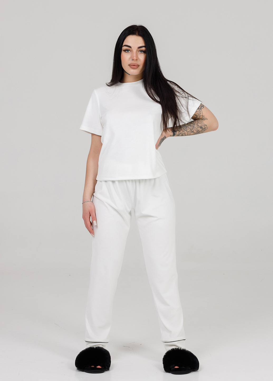 Белая всесезон велюровая пижама (футблка+брюки) белый футболка + брюки SONTSVIT