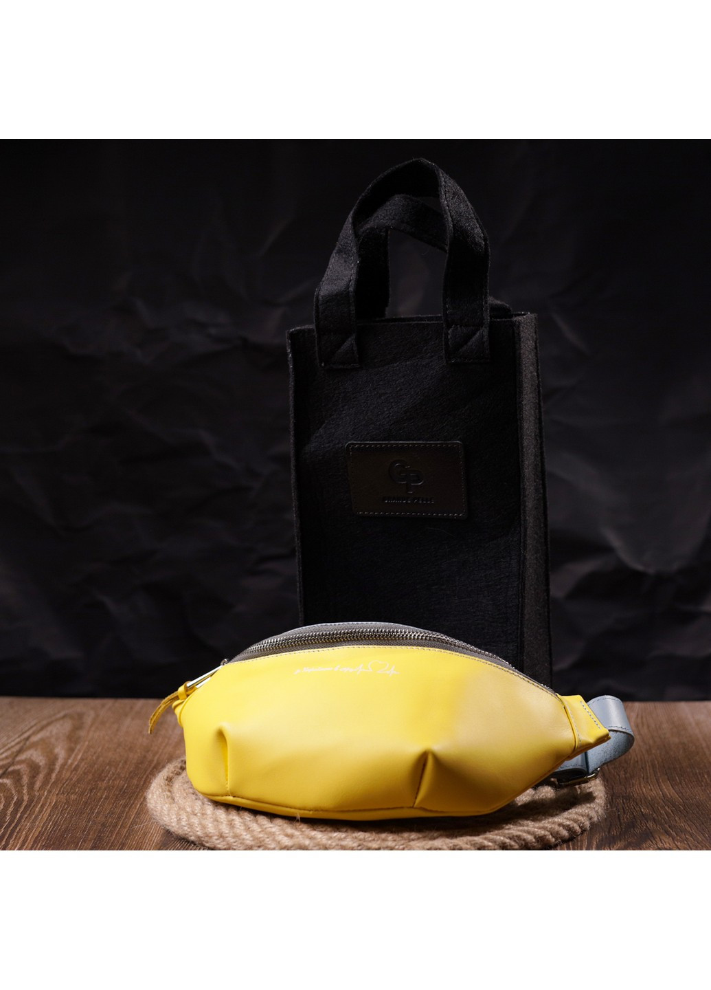 Шкіряна сумка-бананка 30х13х7 см Grande Pelle (257254974)