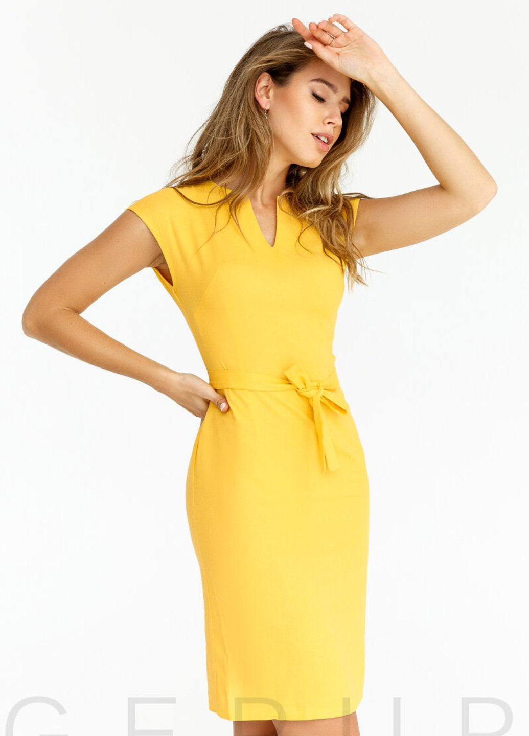 Желтое повседневный лаконичное приталенное платье сочного цвета Gepur однотонное