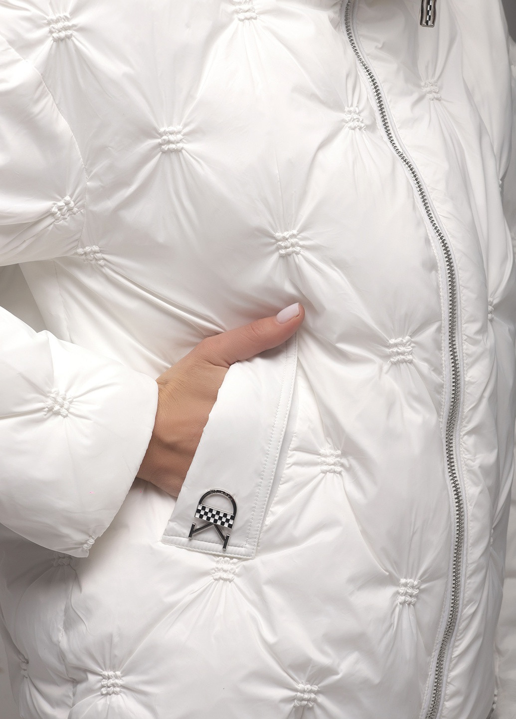 Белая демисезонная куртка Visdeer