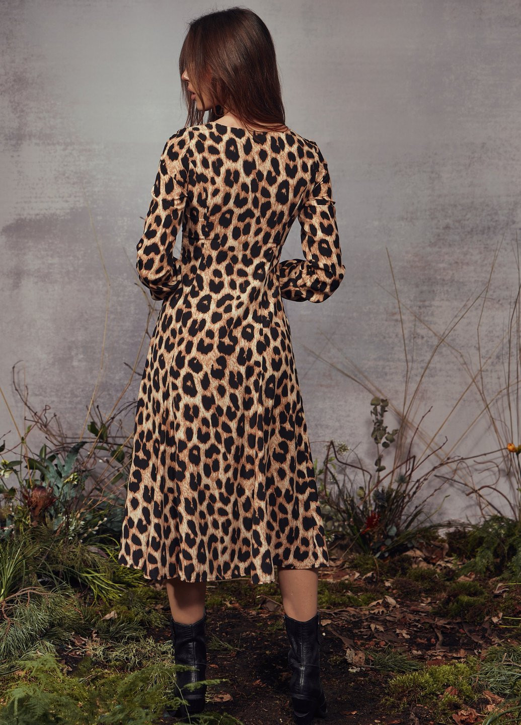 Бежевое повседневный миди платье в анималистичном принте Gepur леопардовый