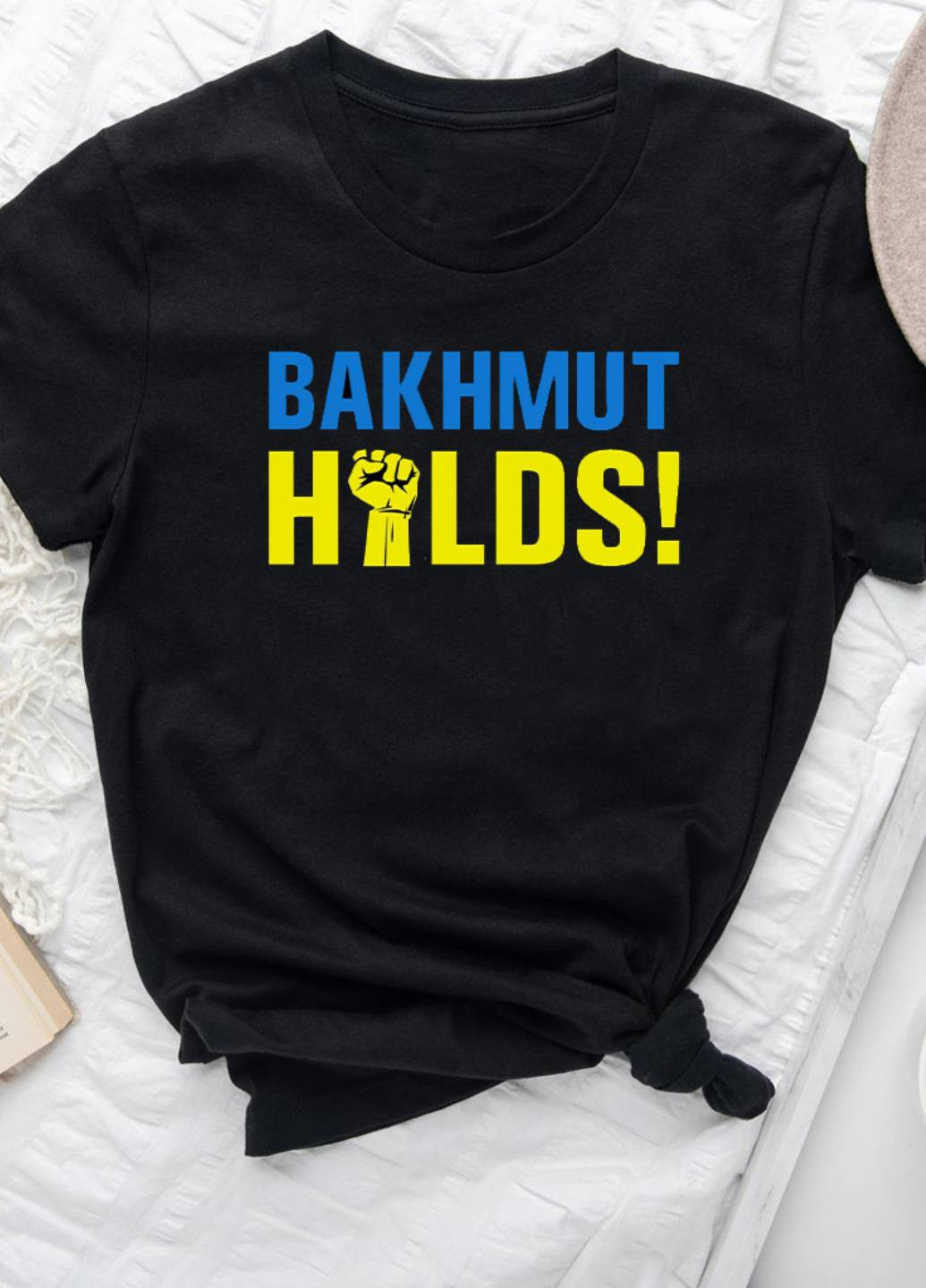 Черная демисезон футболка женская черная bahmut holds Love&Live