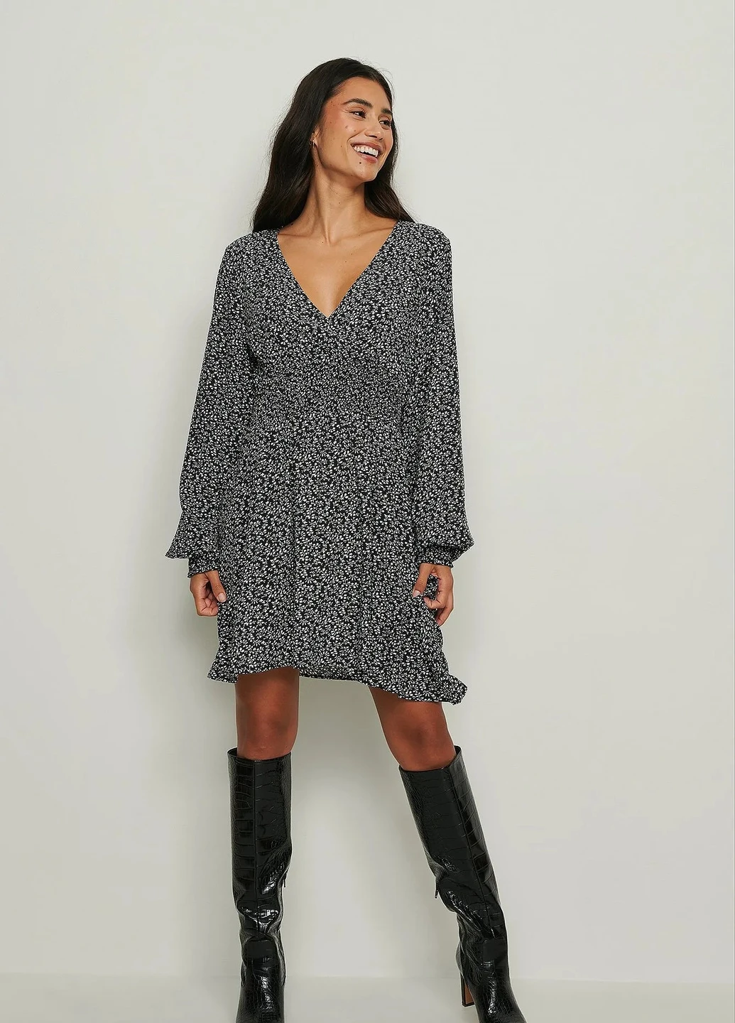 Чорна сукня NA-KD
