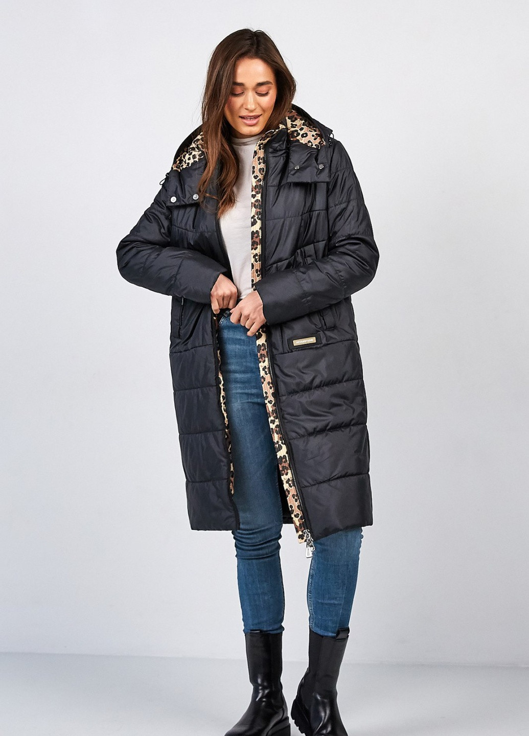 Черное демисезонное Пальто Lora Duvetty