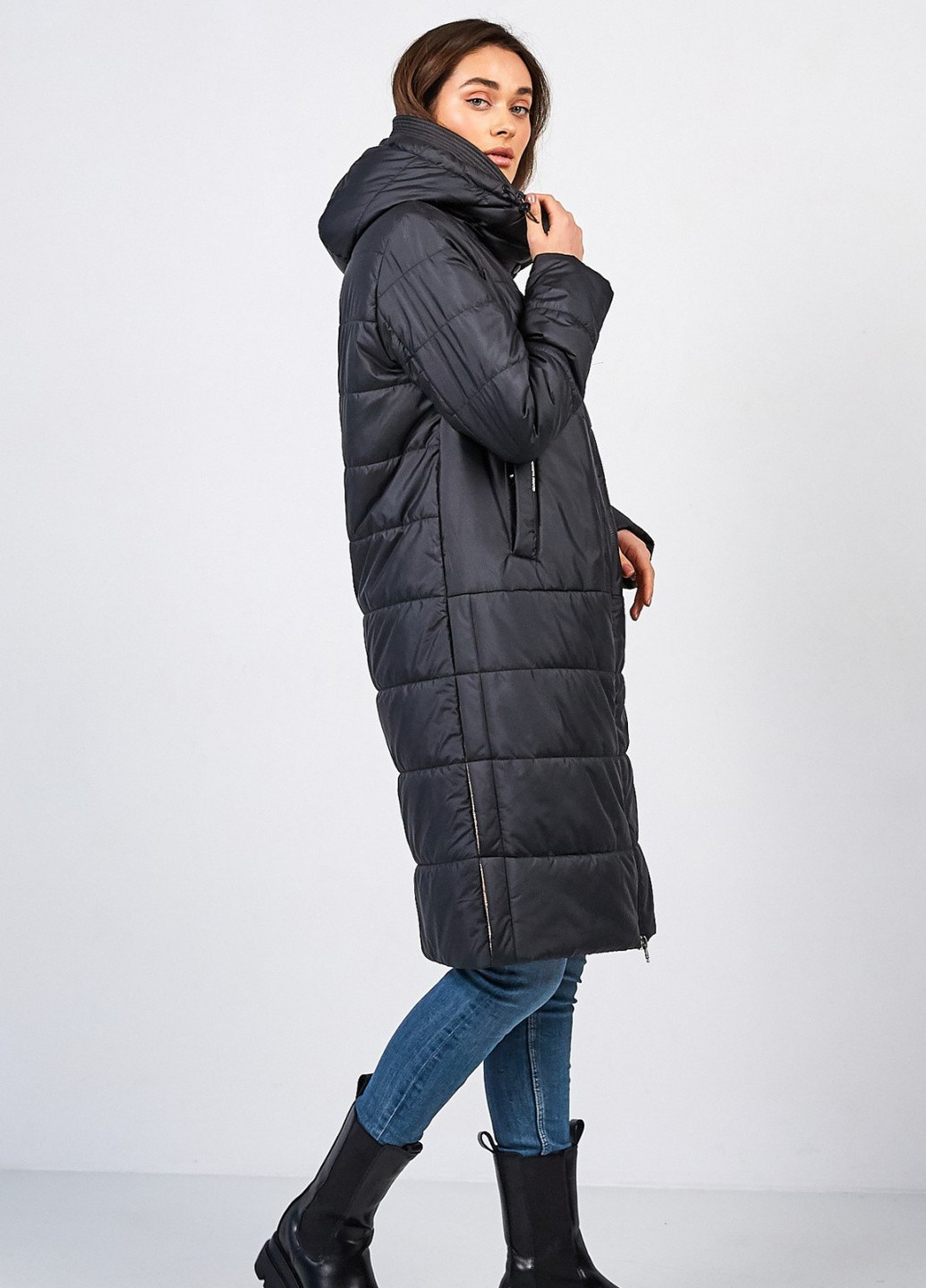 Черное демисезонное Пальто Lora Duvetty