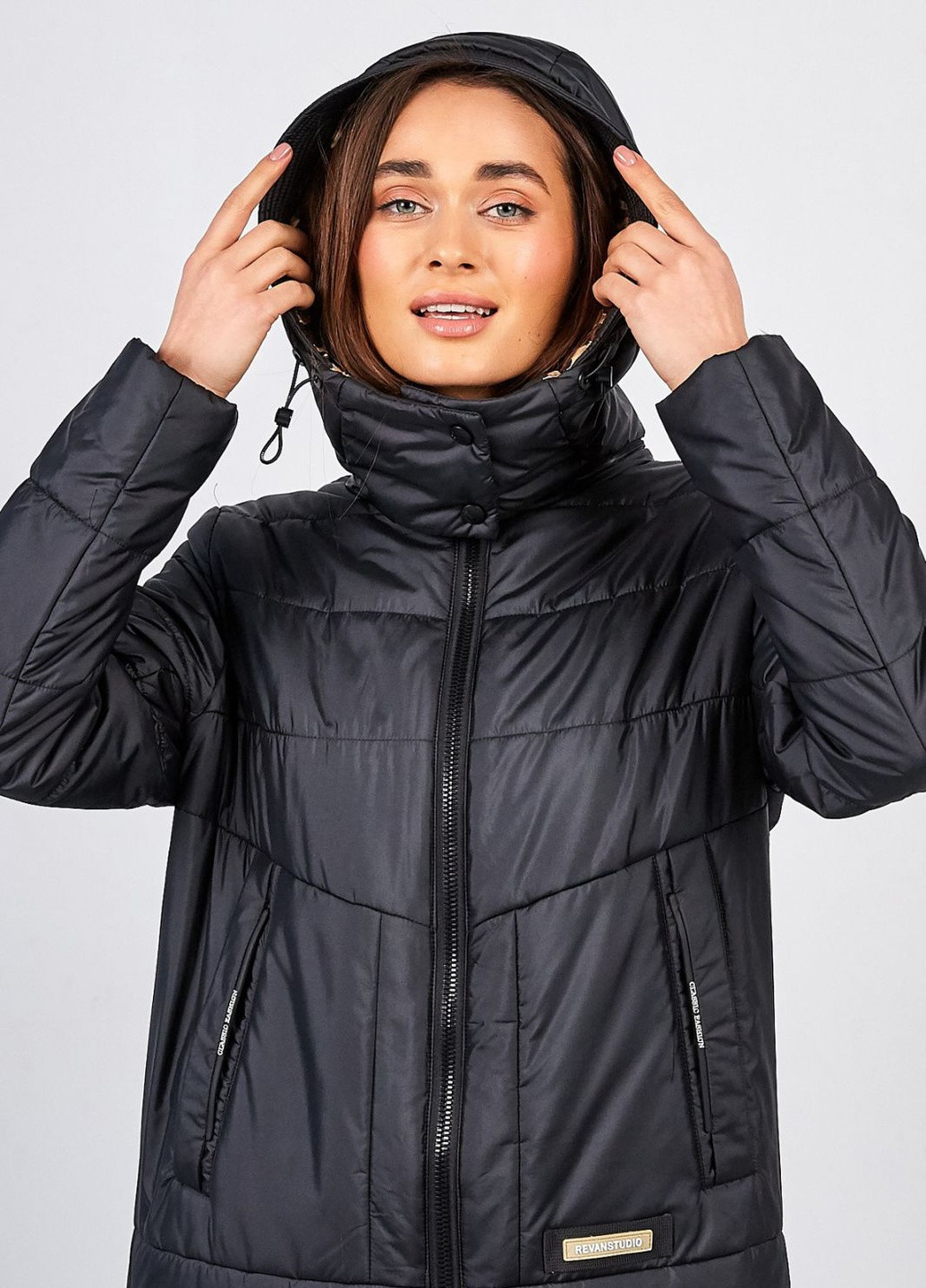 Черное демисезонное Пальто Lora Duvetty