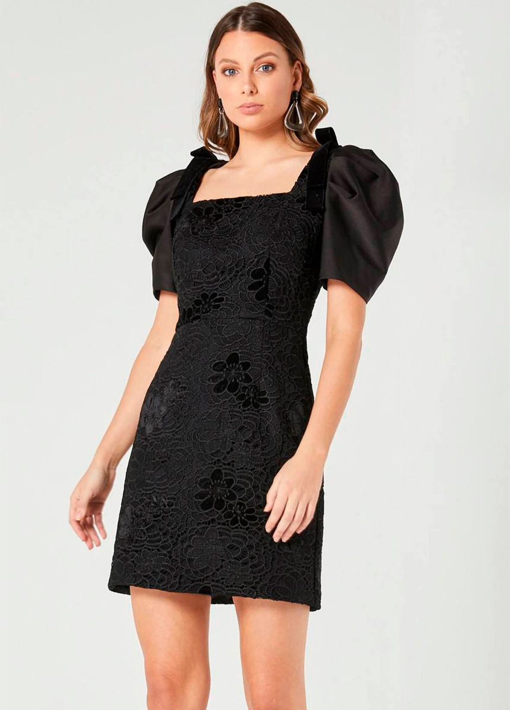 Чорна вечірня мереживна міні сукня з пишними короткими рукавами а-силует, футляр Elliatt однотонна