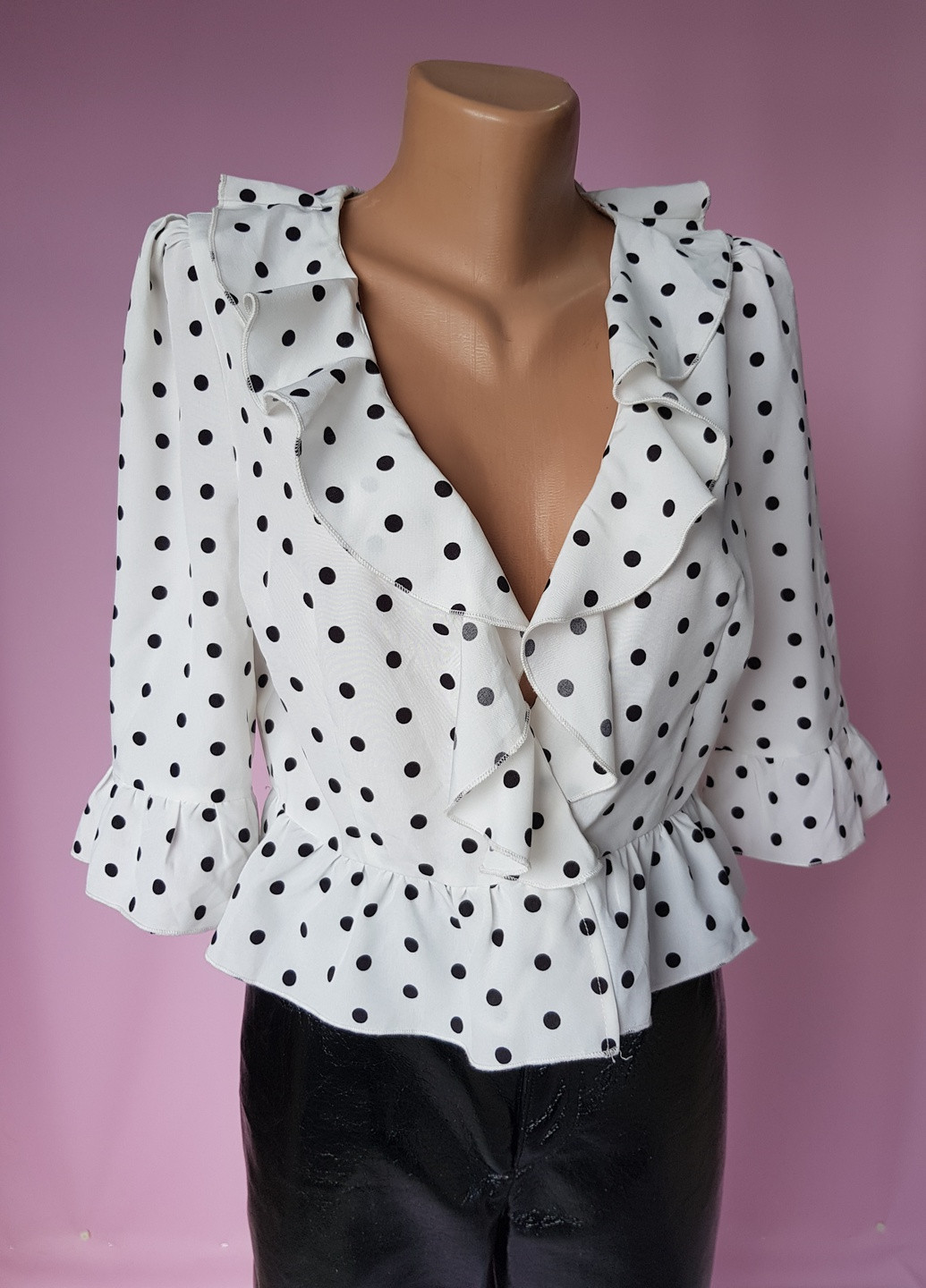 Біла блуза укорочена в горошок біла Boohoo