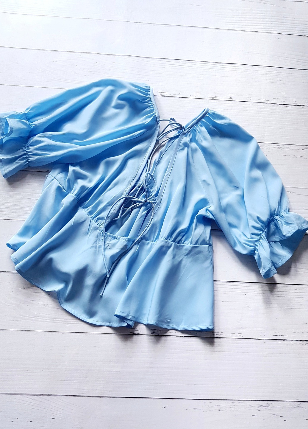 Голубая демисезонная блуза голубая с завязками на спинке Boohoo