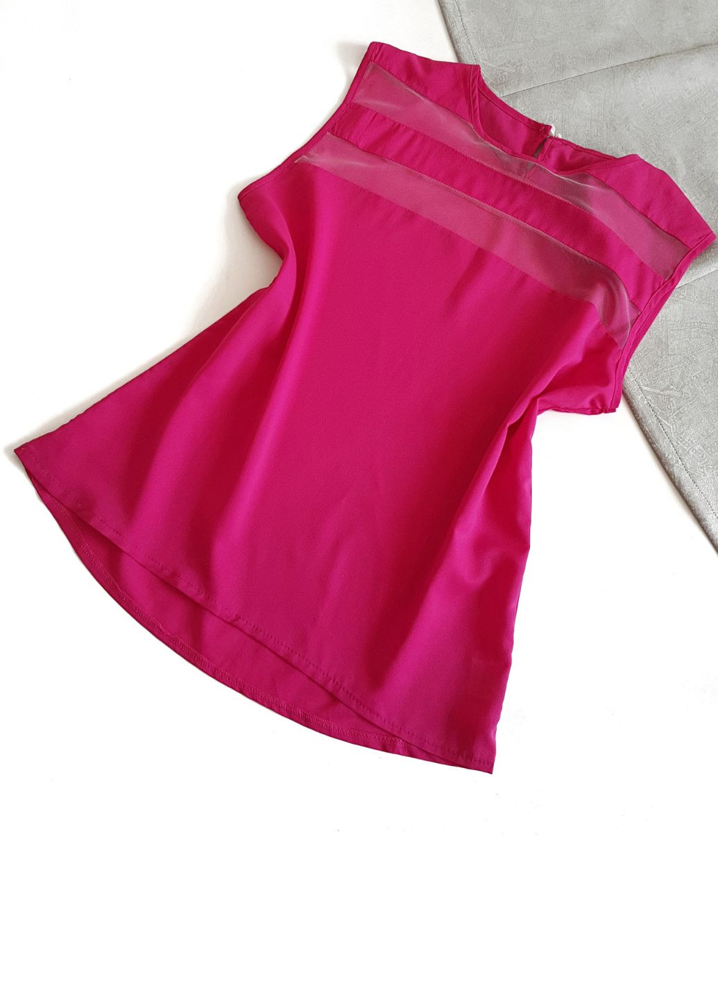Рожева яскраво-рожева блузка з прозорими вставками No Brand