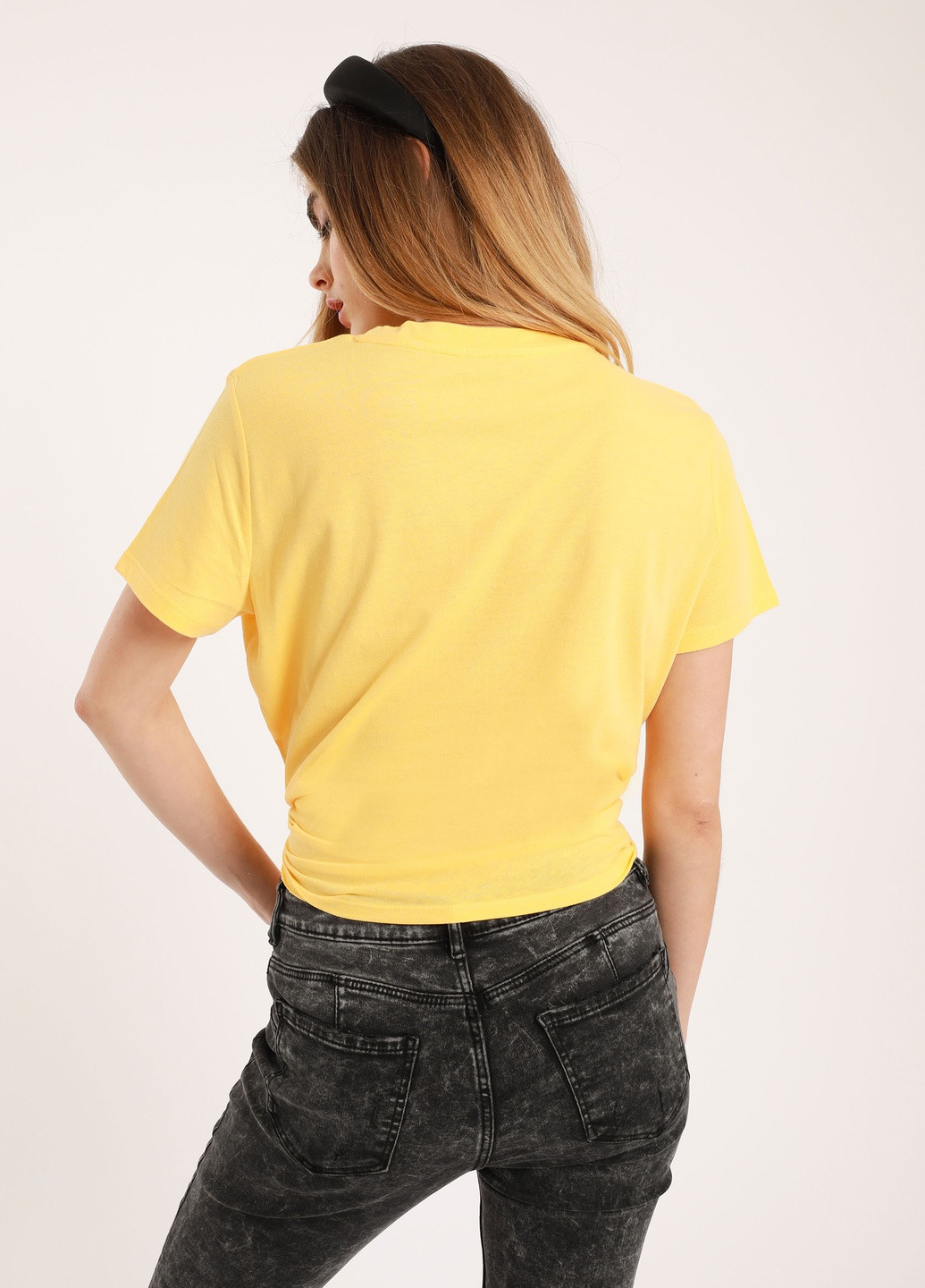Желтая летняя футболка с надписью Pimkie