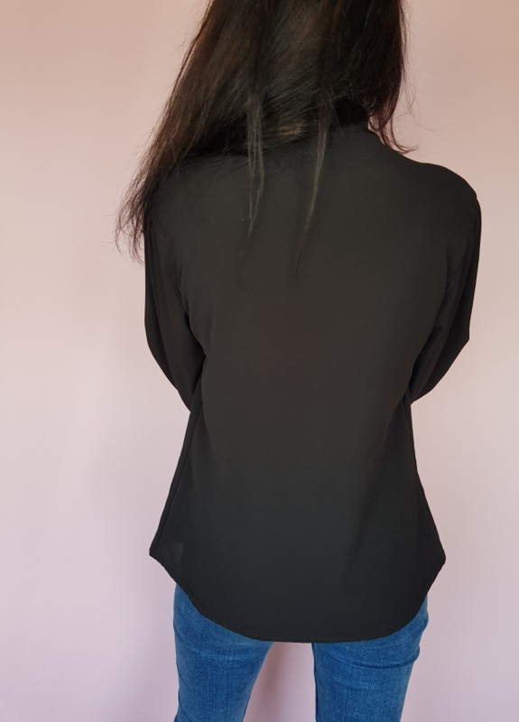 Чёрная блуза однотонная на пуговицах черная Boohoo