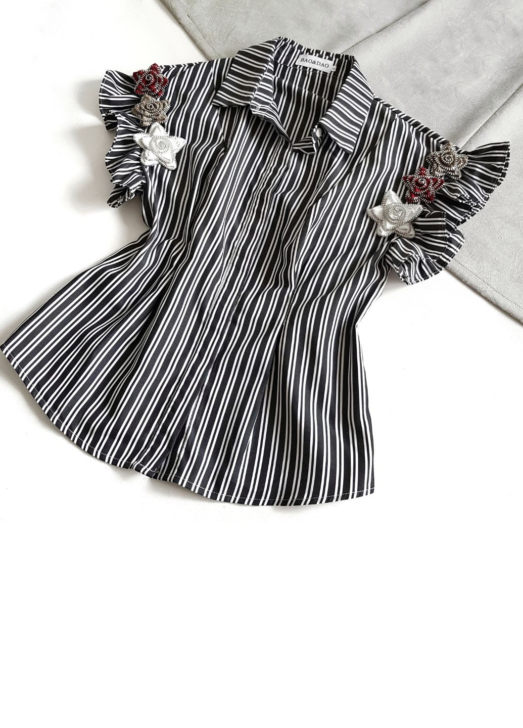 Черно-белая летняя блуза в полоску с аппликациями цветов bao@dao черно-белая No Brand