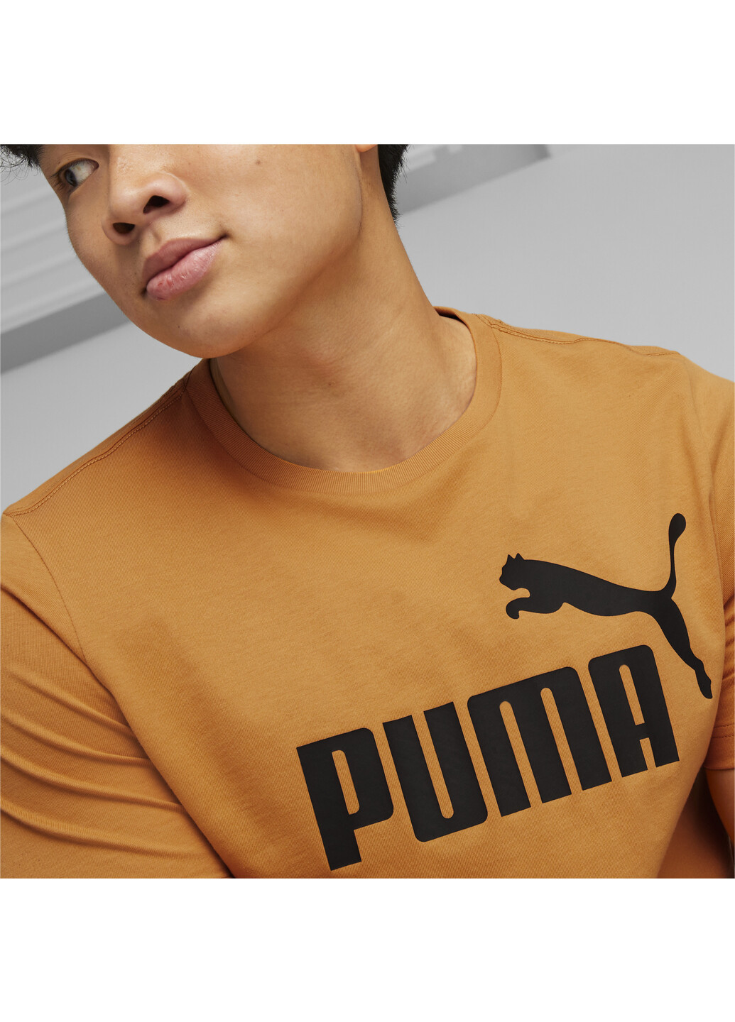 Бежева футболка essentials logo men's tee Puma