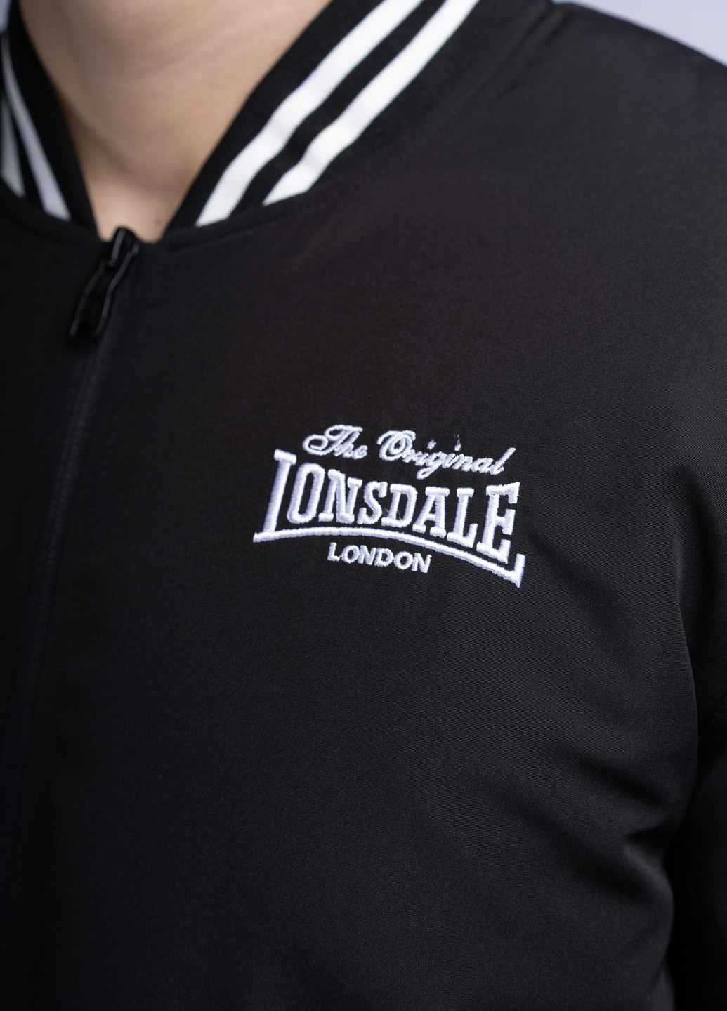 Черная летняя бомбер Lonsdale TRUSTHORPE
