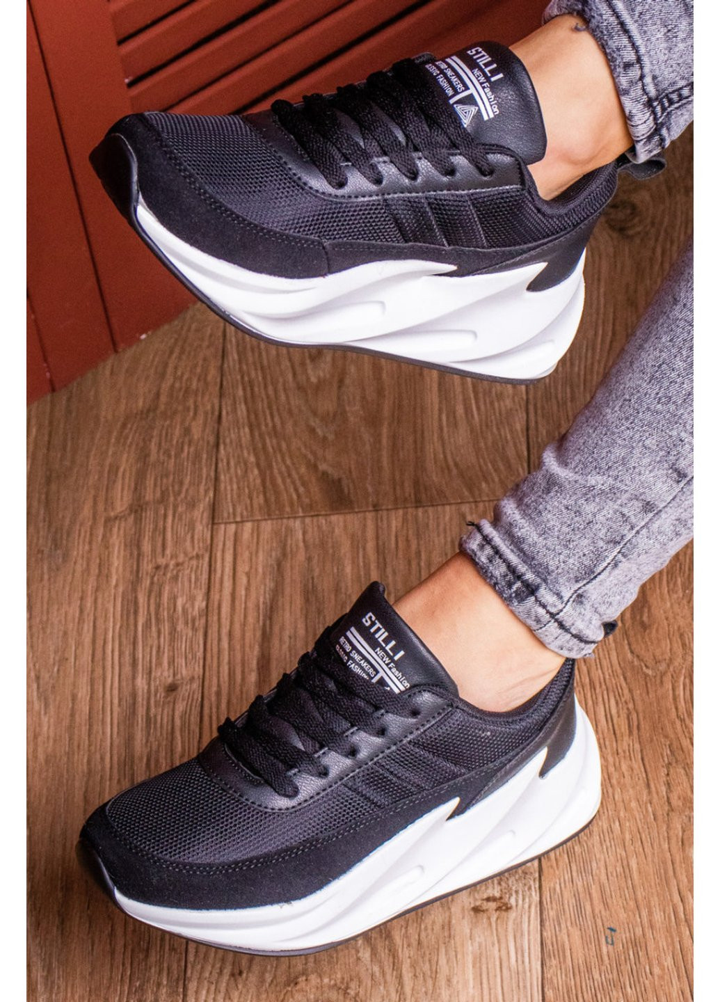 Черные демисезонные женские кроссовки roxane 1491 черный Fashion