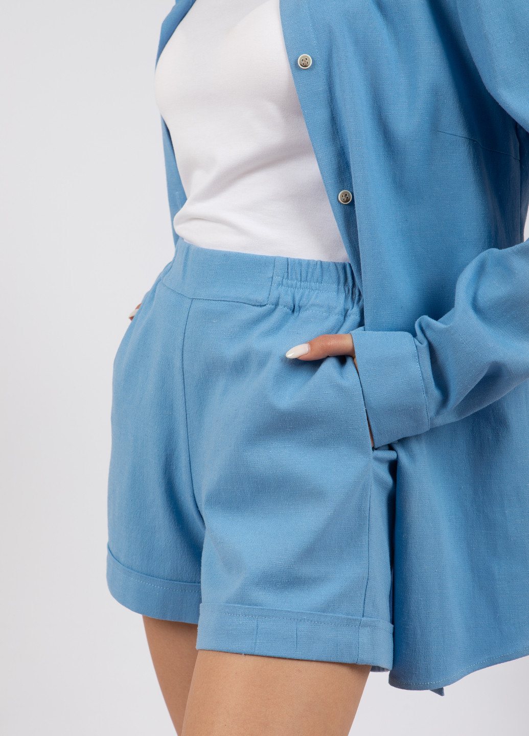 Льняные шорты на резинке с карманами и манжетами Merlini Рим бермуды однотонные голубые кэжуалы лен