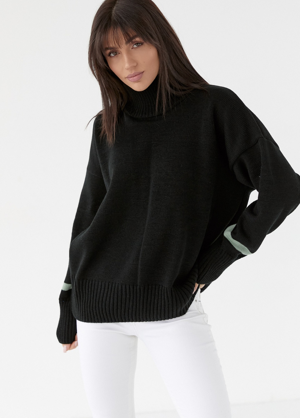Черный демисезонный свитер MSM