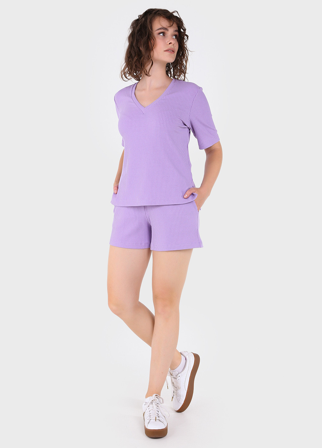 Сиреневая летняя легкая футболка женская в рубчик 800000027 с коротким рукавом Merlini Корунья