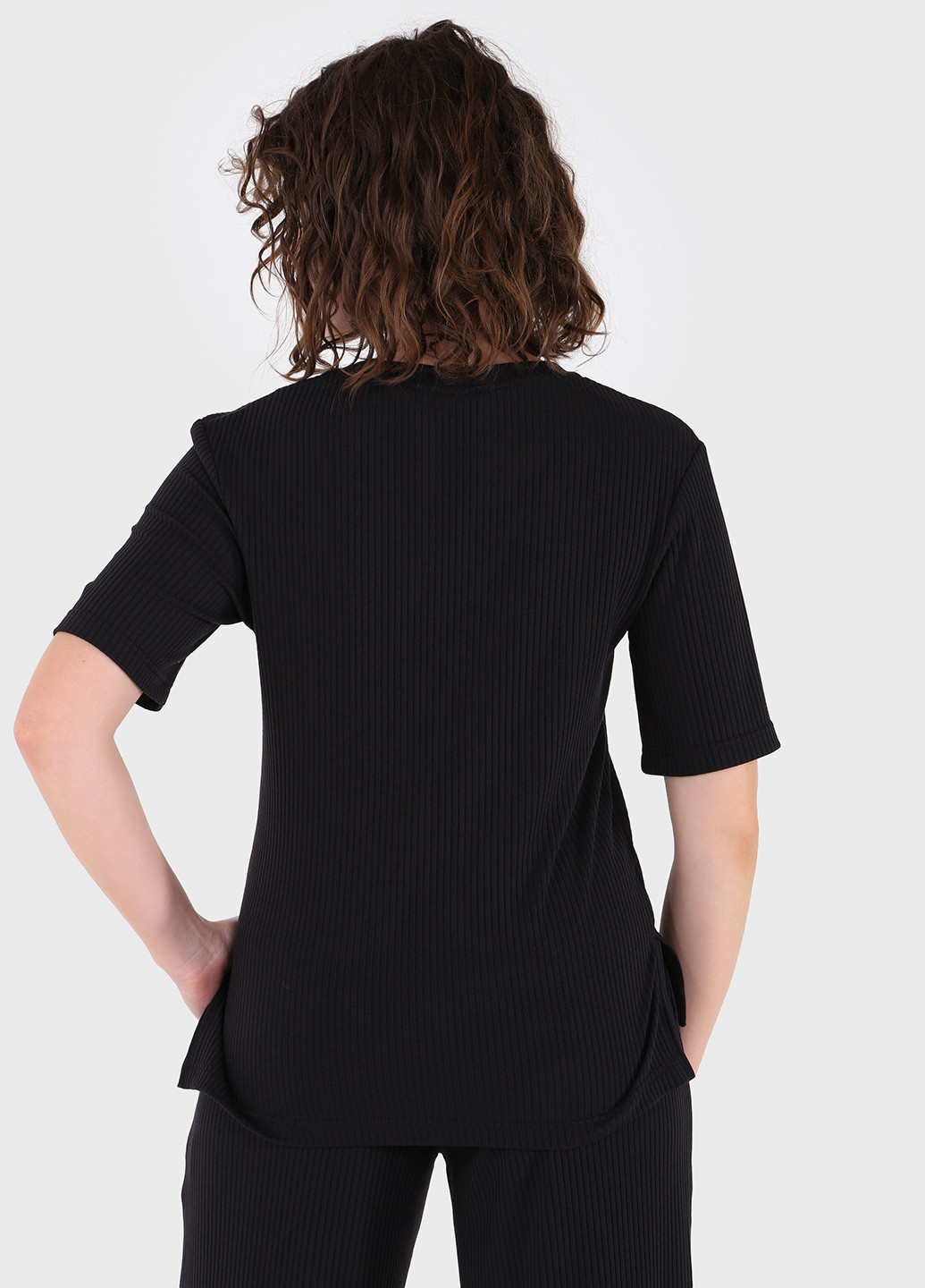 Черная летняя легкая футболка женская в рубчик 800000021 с коротким рукавом Merlini Корунья