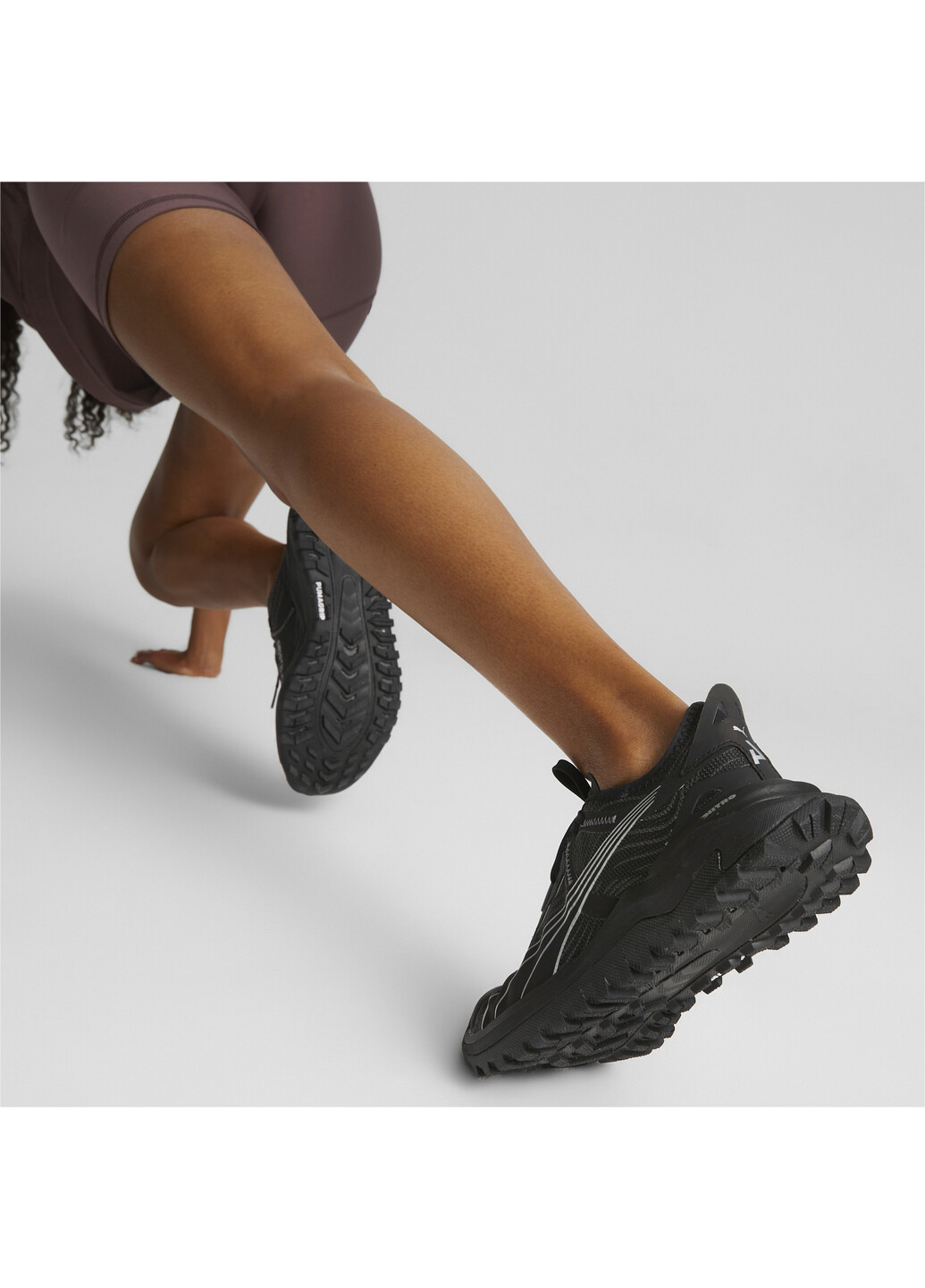 Чорні всесезонні кросівки voyage nitro 2 running shoes women Puma