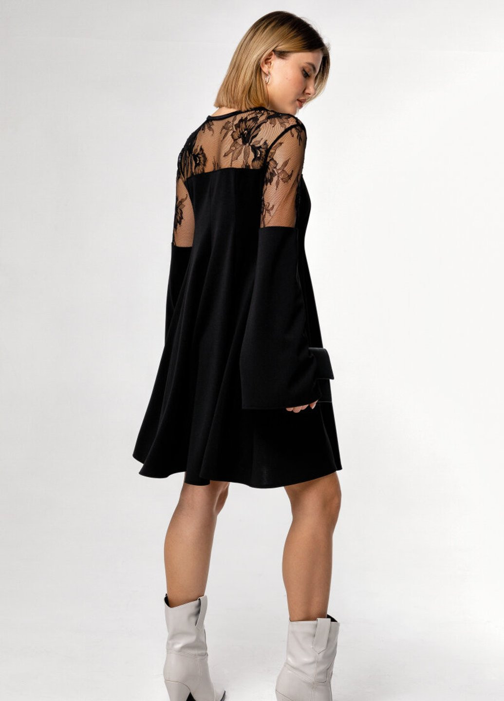 Чорна коктейльна вільне плаття з ажурною кокеткою Gepur однотонна