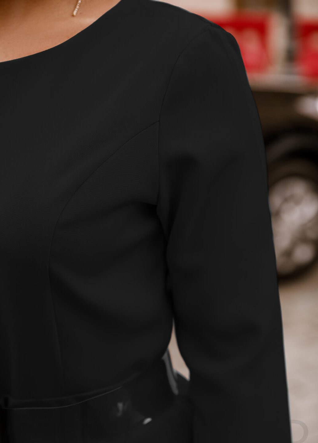 Черное деловое платье с прозрачным ремнём Gepur однотонное