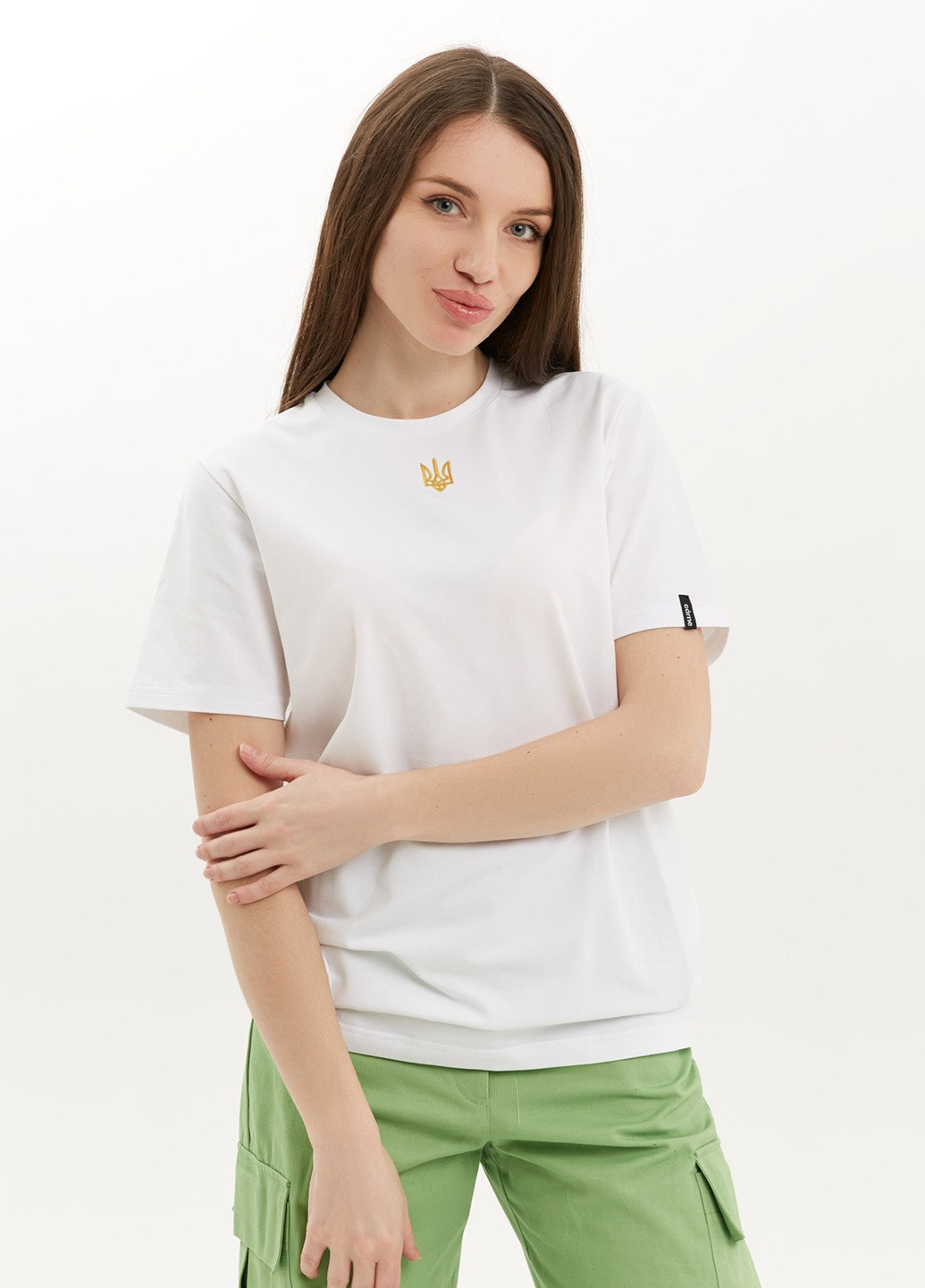 Белая летняя футболка с вышивкой герб Garne