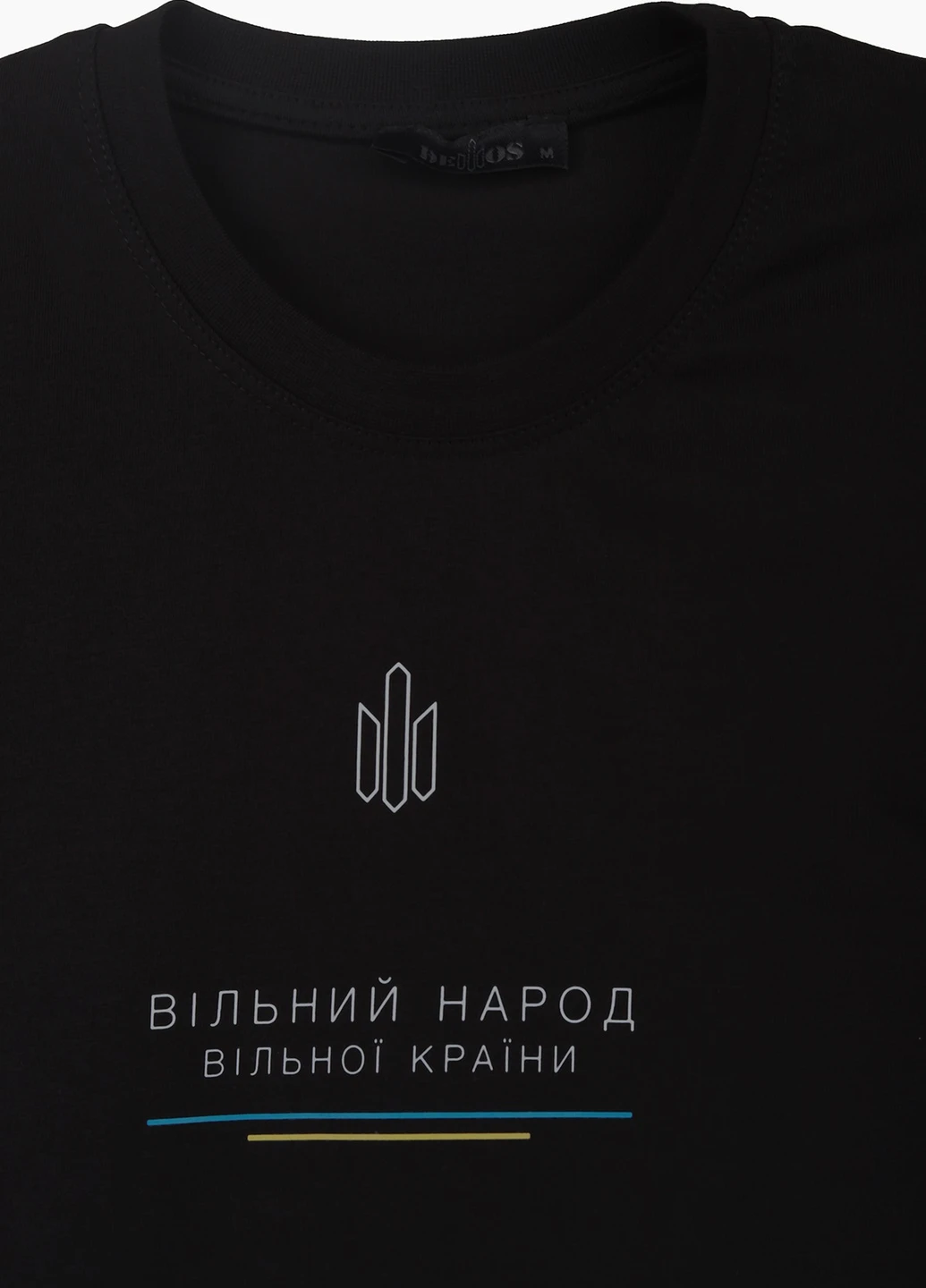 Черная футболка Demos