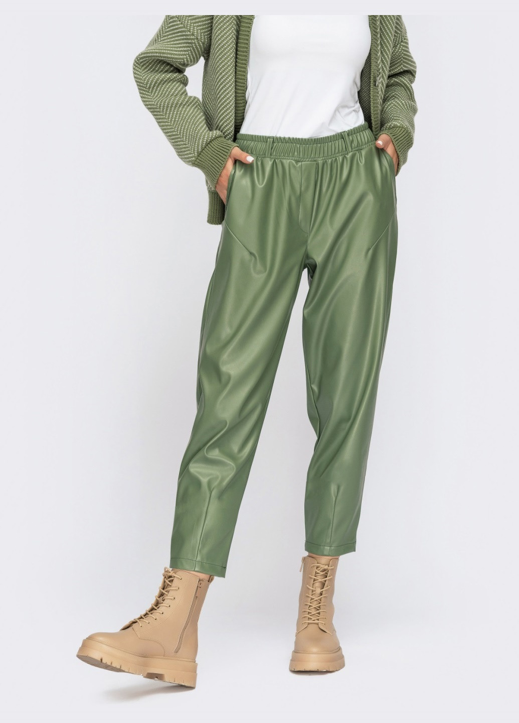 зауженные кежуал брюки из экокожи с высокой посадкой зеленые однотонные Dressa (257825542)