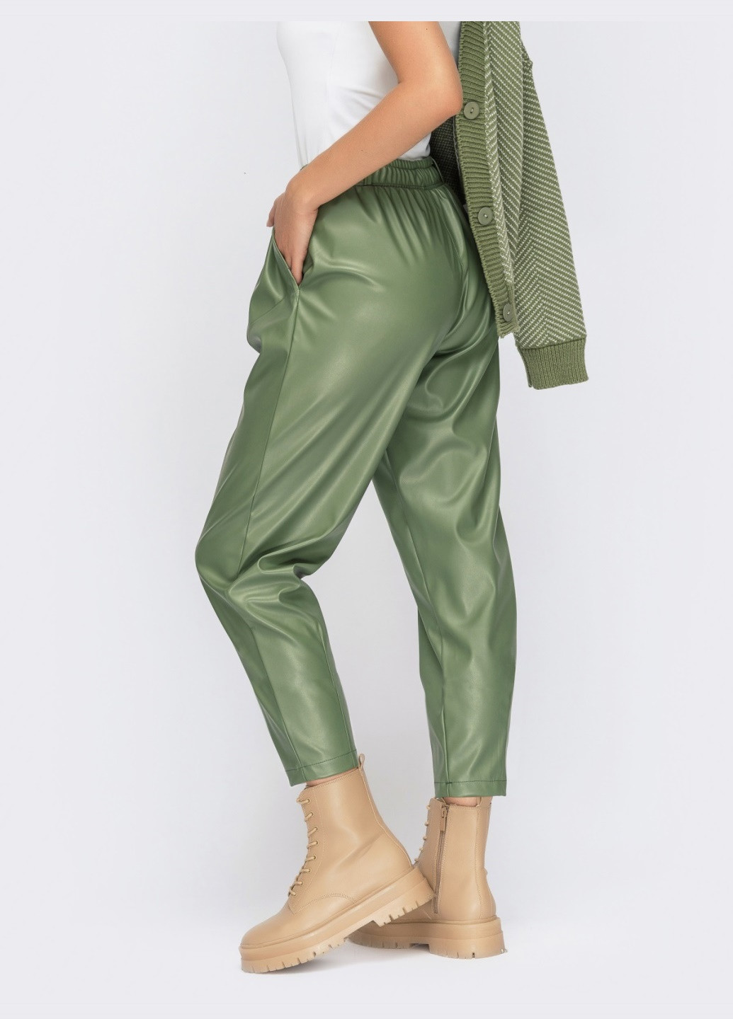 завужені кежуал штани з екошкіри з високою посадкою зелені однотонні Dressa (257825542)