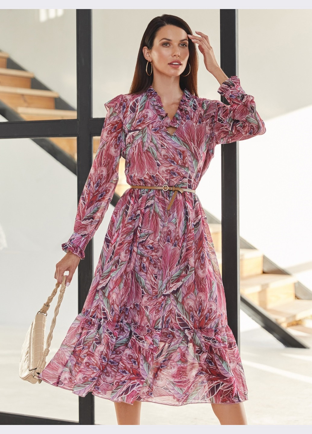 Розовое розовое платье из шифона с принтом и v-образным вырезом Dressa