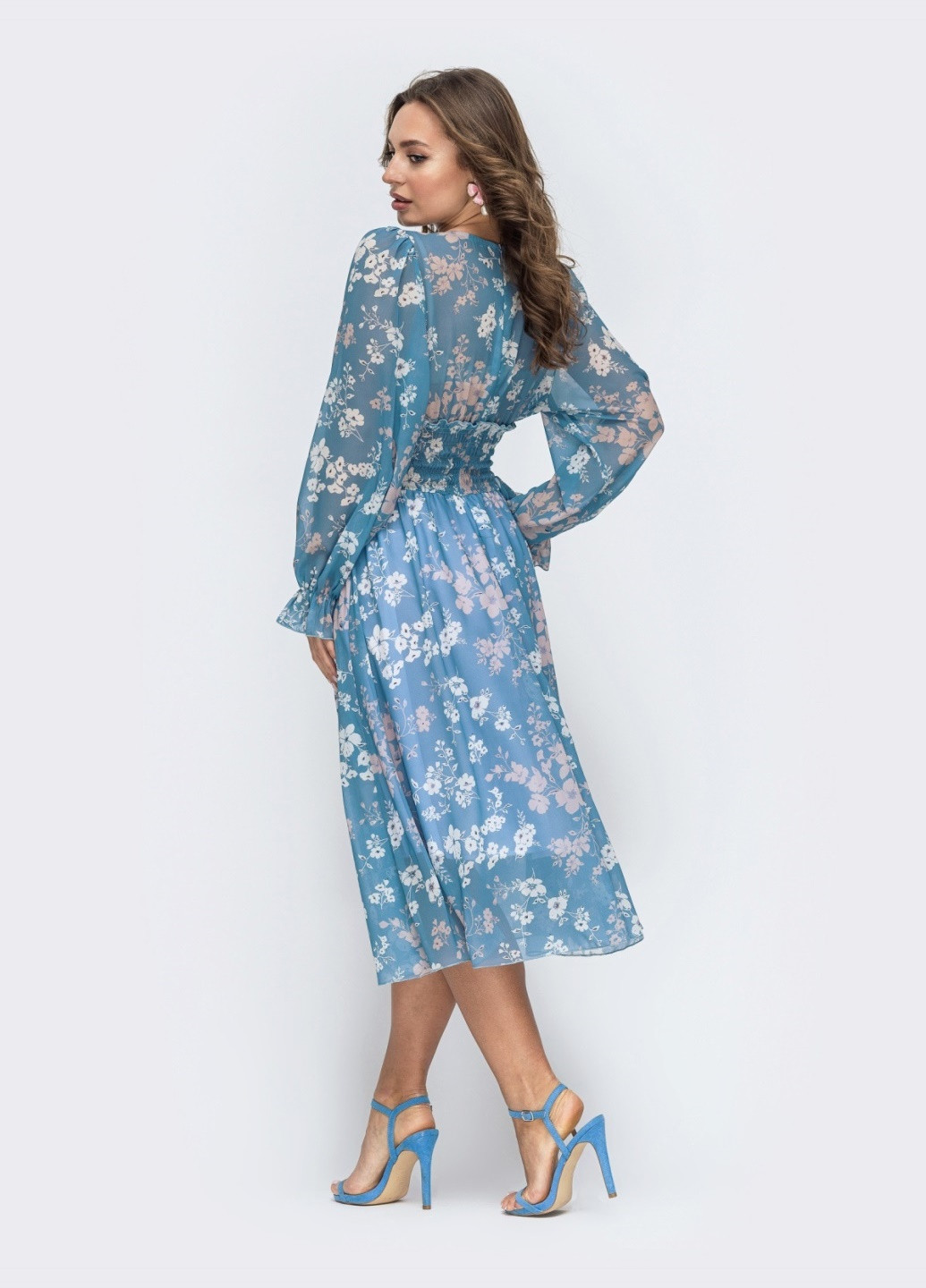 Голубое шифоновое платье с принтом и широкой резинкой по талии голубое Dressa