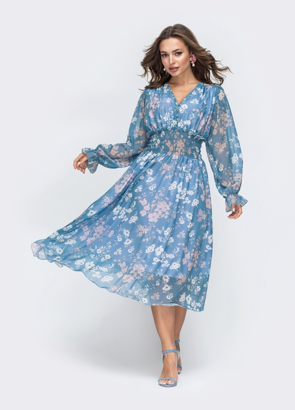 Голубое шифоновое платье с принтом и широкой резинкой по талии голубое Dressa