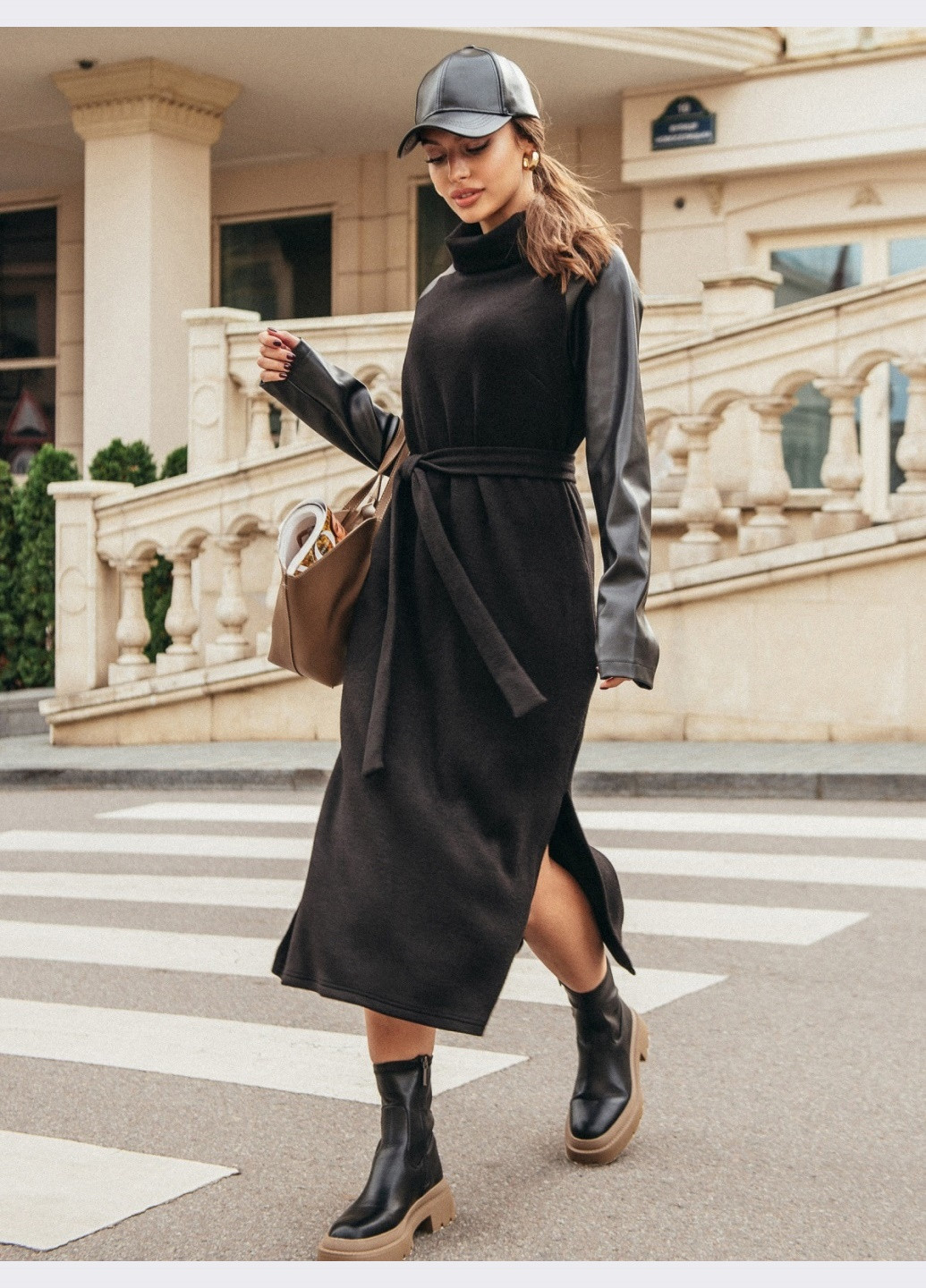 Черное теплое платье-макси на флисе черное Dressa