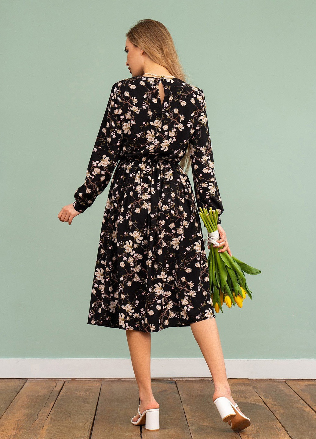 Черное повседневный платье женское клеш ISSA PLUS с цветочным принтом